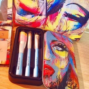 Looking for AMWAY KOREA ARTISTRY STUDIO NYC Brush